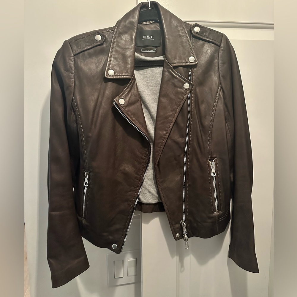 Authentic leather jacket fits like Medium in dark olive